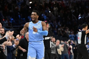 米切尔谈球队提前锁定季后赛：值得高兴 但这是我们的最低标准