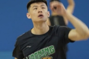 认真对待每一次训练！王岚嵚归队 祝杨鸣指导生日快乐