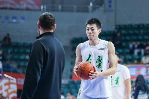 张镇麟将加盟上海！媒体人：当年辽篮球员想走不易 现在时代变了