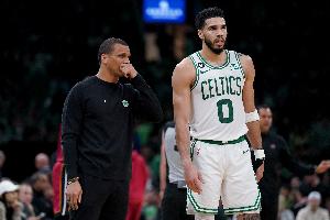 后场防守成漏洞&内线无人可用 马祖拉将如何应对塔特姆的缺阵？