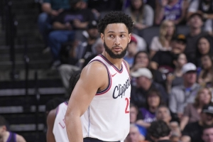 媒体人：本-西蒙斯换经纪团队是很正常的事 他还是有球队要的