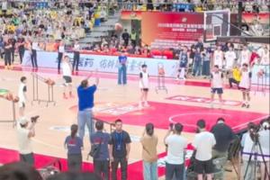 什么叫战神啊！刘玉栋浙BA中场活动 穿着牛仔裤没热身3分10中10！