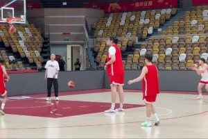 中国女篮今晚迎战尤文图特！张子宇赛前重点进行罚球训练