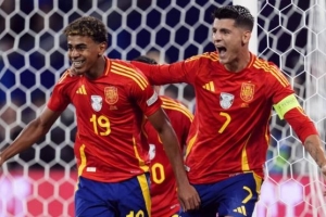 西媒：西班牙参加2026世界杯主场球衣可能已经出炉，传统红衣蓝裤