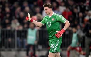 图片报：训练中大腿肌肉撕裂，拜仁门将乌尔比希将伤缺大约三周