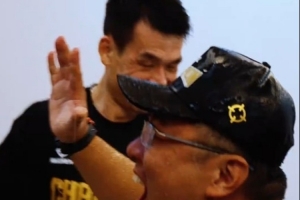 拿下总冠军后大家在更衣室狂欢庆祝！跟随视频感受激动与喜悦吧！