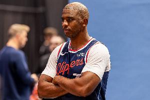 老炮太稳！保罗出战17分钟三分5中4砍下15+6+4 竟还贡献2次盖帽