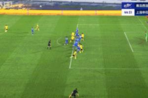真没越位啊！张呈栋暴怒原因：精妙任意球配合，边裁第一时间举旗