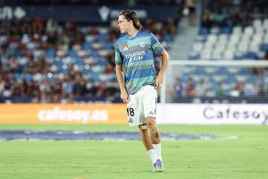 卡雷拉斯：更衣室团结一致是赢球关键 我能适应任何防守阵型