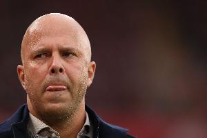 状况不断😩利物浦前往客场航班延误，球队滞留4小时+发布会取消