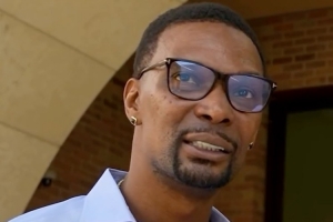 詹姆斯转发波什街头采访：我哥们CB是最好的人之一！