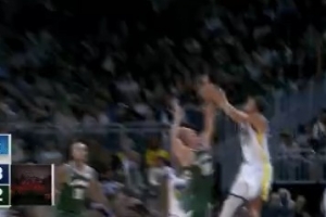 疯狂上分！库里外线接球三分&贴着防守打成2+1