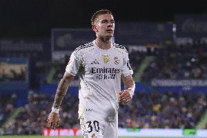 又增伤员？记者：马斯坦托诺与队医一同离开训练场，疑似出现伤情