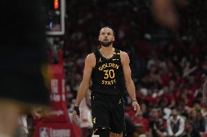 库里谈今天的雄鹿：12年的勇士也是这样 某些比赛球员们突然爆发