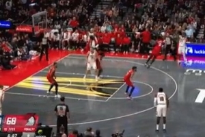 终于来了！卡梅隆-约翰逊运球干拔加长三分一箭穿心！