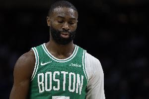 外线手感冰凉！杰伦-布朗首节7中2&三分5中0 仅得5分2助攻