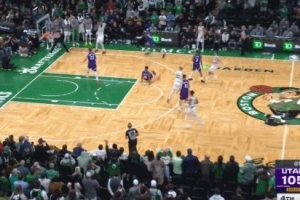 杀死自己！杰伦-布朗最后一攻推倒对手被吹犯规 绿军挑战失败