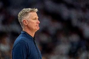 科尔：我们尚未固定轮换 阵容不断调整球员也未能完全适应角色