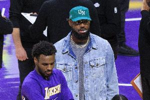 雷迪克：詹姆斯已经与教练进行过1对1训练 可能会与南湾湖人训练