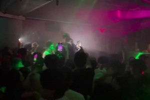 说好的少林弟子呢？网友拍到文班亚马在日本夜店蹦迪😂😂😂