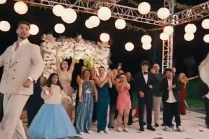 你小子！申京在兄弟的婚礼上，竟然大“帽”新娘手捧花😂