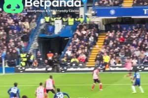 切尔西球迷：这时候VAR消失了，看看门将对库库雷利亚做了什么