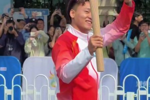 赵睿参加全运火炬传递：不仅代表自己，也代表中国男篮这个集体