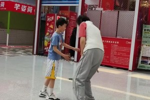 😅60岁的姥姥已经看不下去了！给逼出山了...