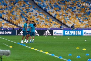 那天C罗踢完利物浦后，他进入通道后就再也没回来..