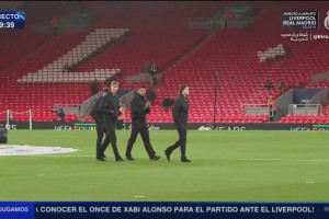 模特团啊！安菲尔德球场高唱《嘿，裘德》，献给贝林厄姆！